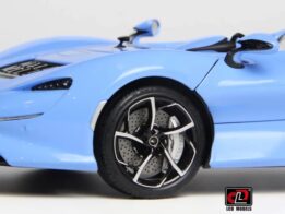 LCD - 1:18 McLaren Elva Blue