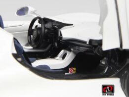 LCD - 1:18 McLaren Elva White