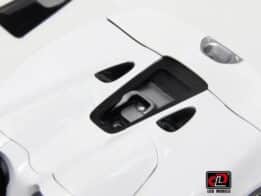LCD - 1:18 McLaren Elva White