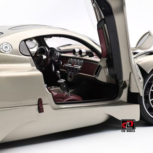 LCD - 1:18 Pagani Utopia Rinascimento Lucido - Diecast Model