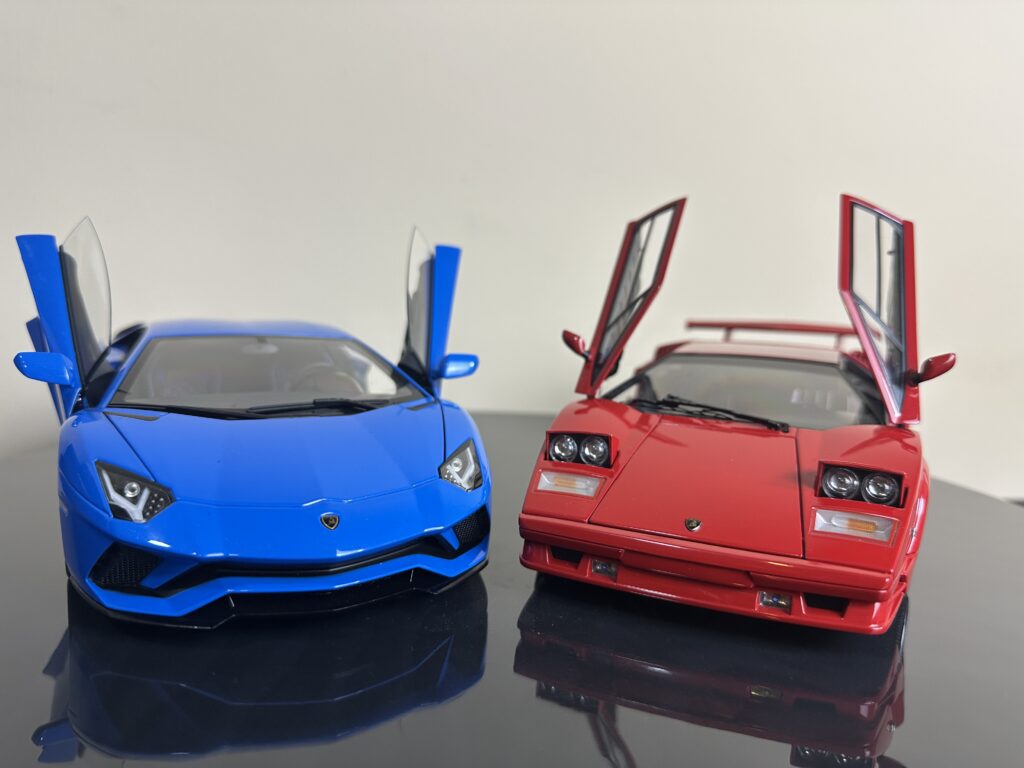 Lamborghini Countach vs Aventador: Un viaggio nel tempo e nella potenza