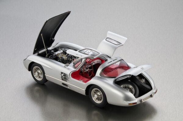 CMC 1/18 Mercedes 300 SLR Uhlenhaut Diecast Model Car M-076