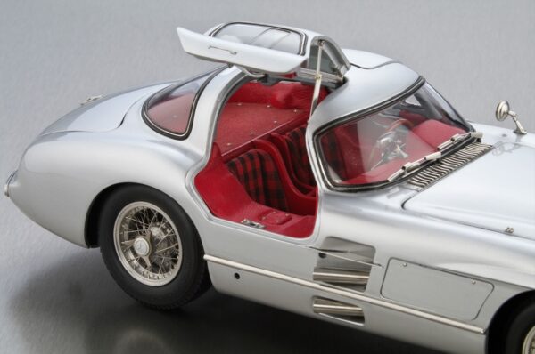 CMC 1/18 Mercedes 300 SLR Uhlenhaut Diecast Model Car M-076