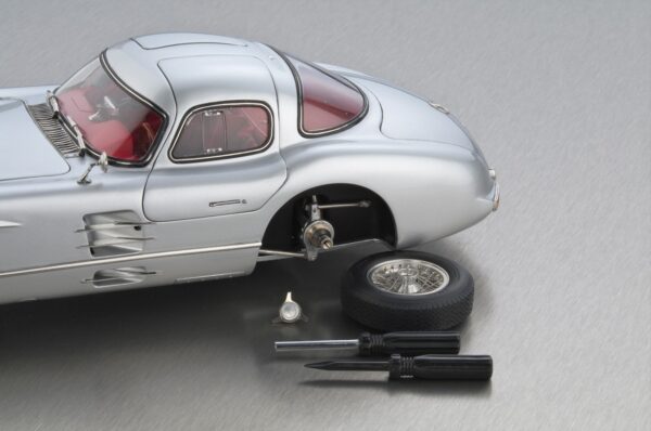 CMC 1/18 Mercedes 300 SLR Uhlenhaut Diecast Model Car M-076