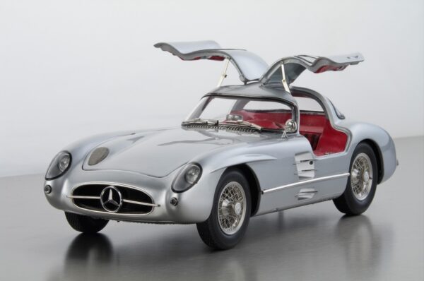 CMC 1/18 Mercedes 300 SLR Uhlenhaut Diecast Model Car M-076