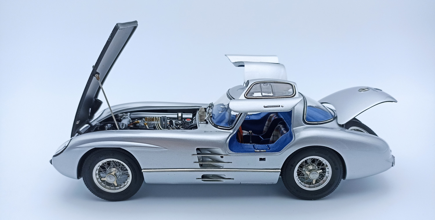 CMC - 1:18 Mercedes-Benz 300 SLR Coupe 1955 Silver (Blue Interior)