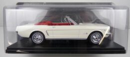 1:24 ford mustang convertible 1965 - white