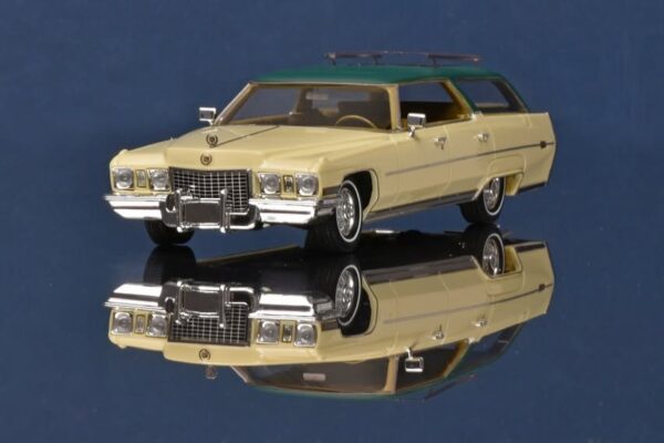 Matrix 1:43 Cadillac DeVille ASC Wagon Dean Martin 1972 Cream/Green (MX20301-482) Limited Edition Resin Model