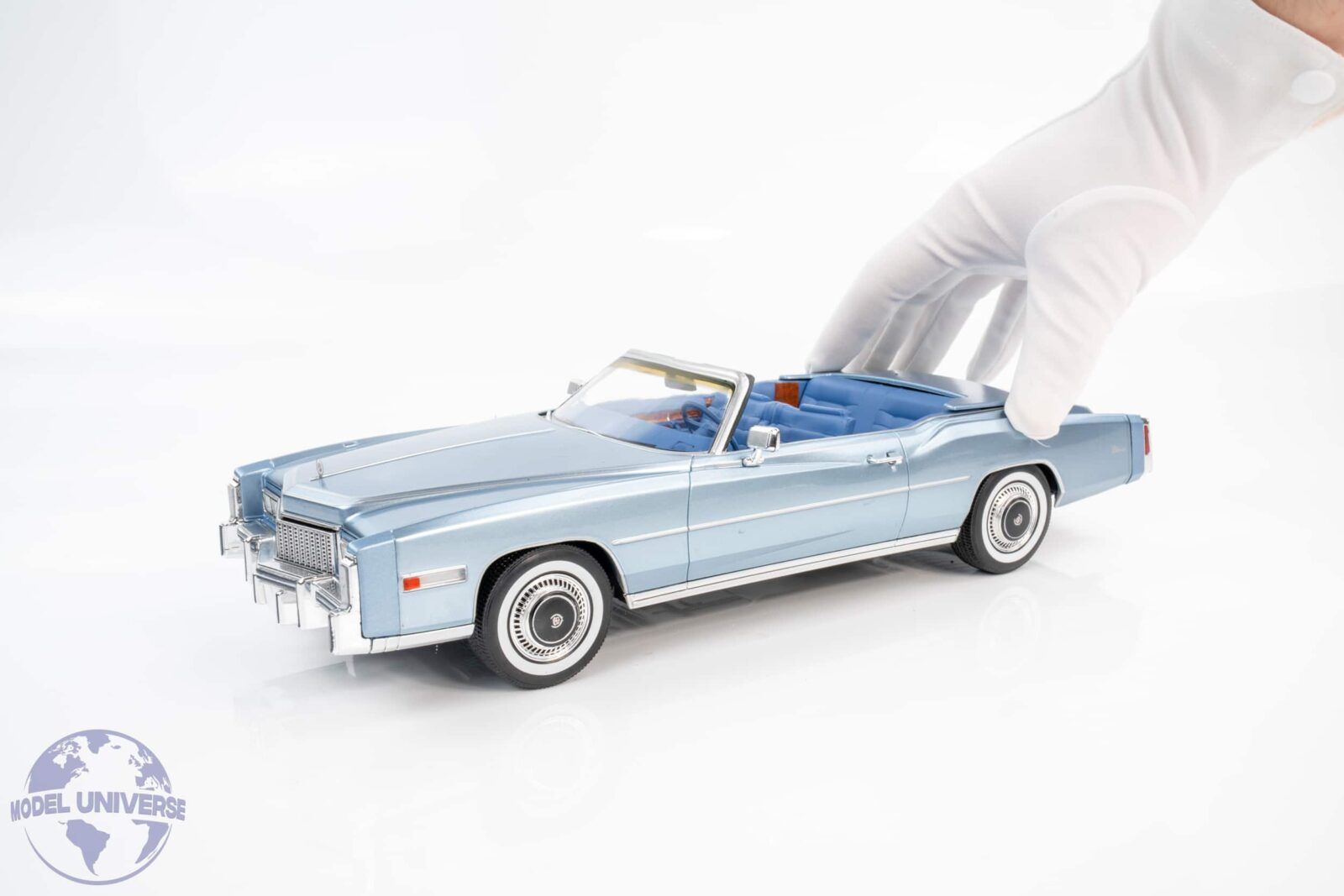 MCG 1:18 Cadillac Eldorado Convertible 1976 Light Blue Metallic