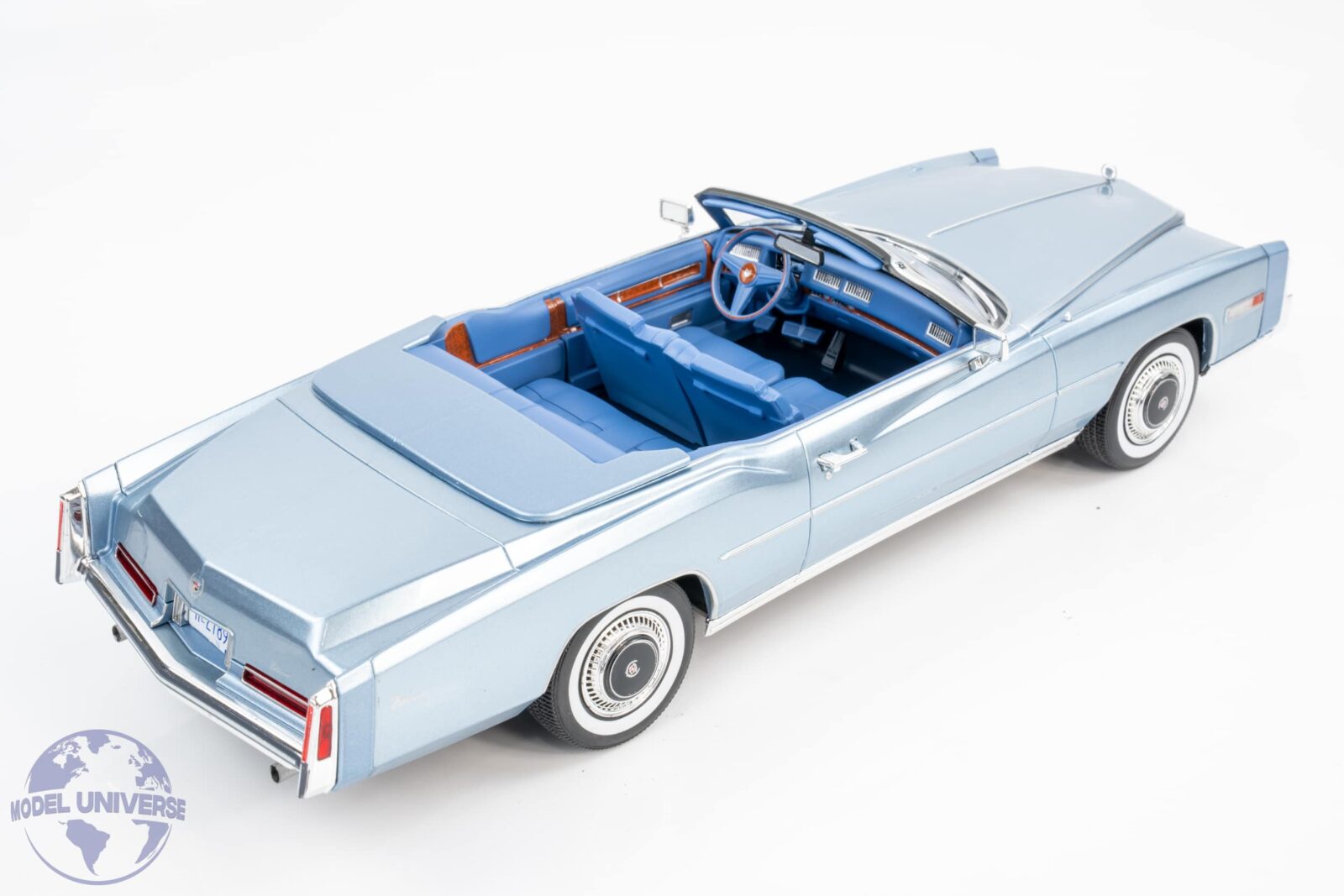MCG 1:18 Cadillac Eldorado Convertible 1976 Light Blue Metallic