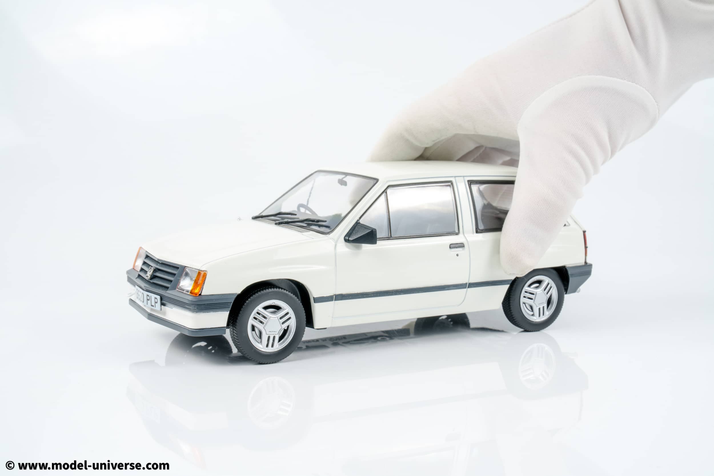 MCG - 1:18 Vauxhall Nova SR White 1983 RHD - Exclusive UK Limited Edition of 300 - Diecast Model 4 MCG - 1:18 Vauxhall Nova SR White 1983 RHD - Exclusive UK Limited Edition of 300 - Diecast Model