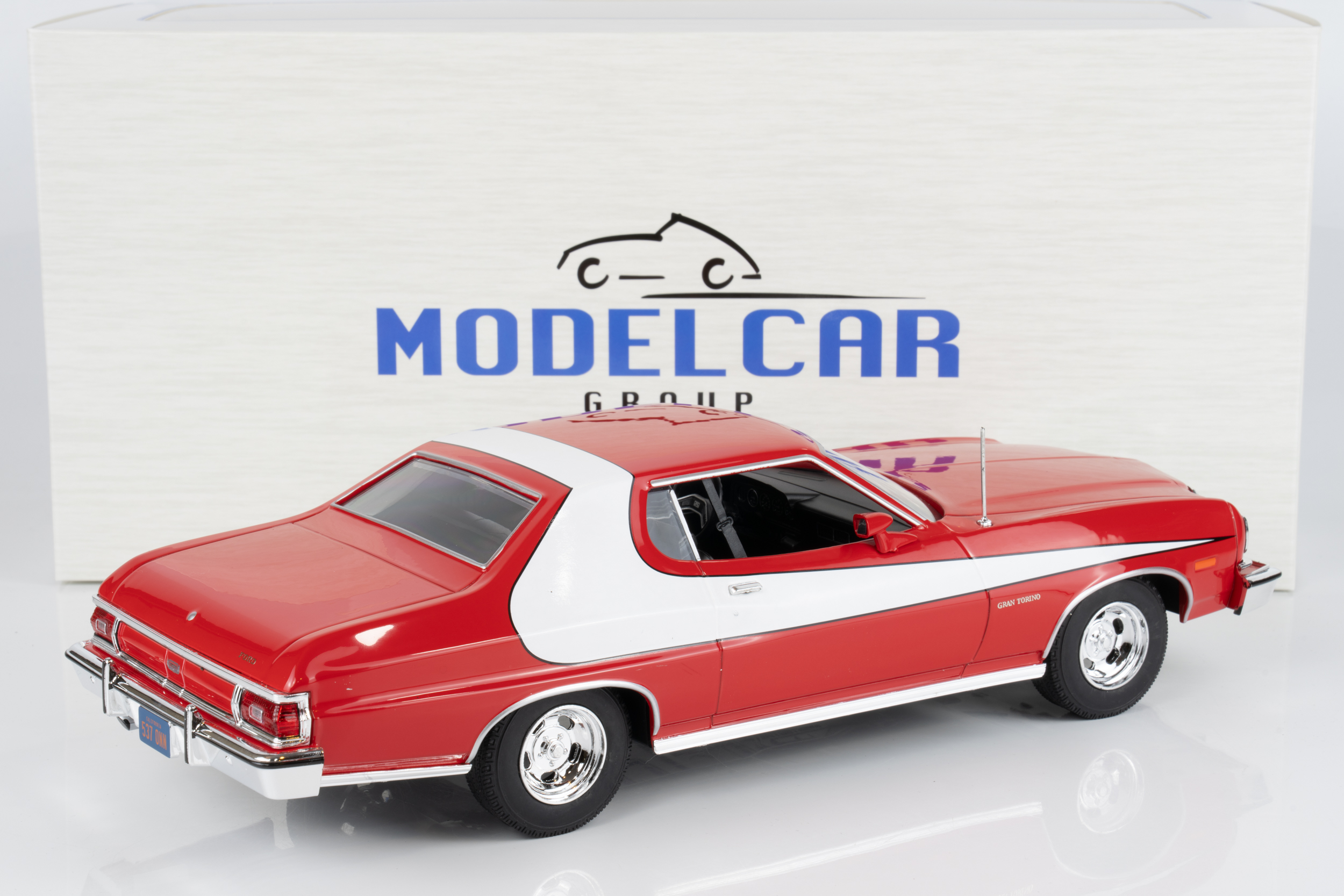 MCG 1:18 Ford Gran Torino Red/White 1975 from "Starsky & Hutch" TV Series (MCG181005) Diecast Model 2 MCG 1:18 Ford Gran Torino Red/White 1975 from "Starsky & Hutch" TV Series (MCG181005) Diecast Model - Image 2