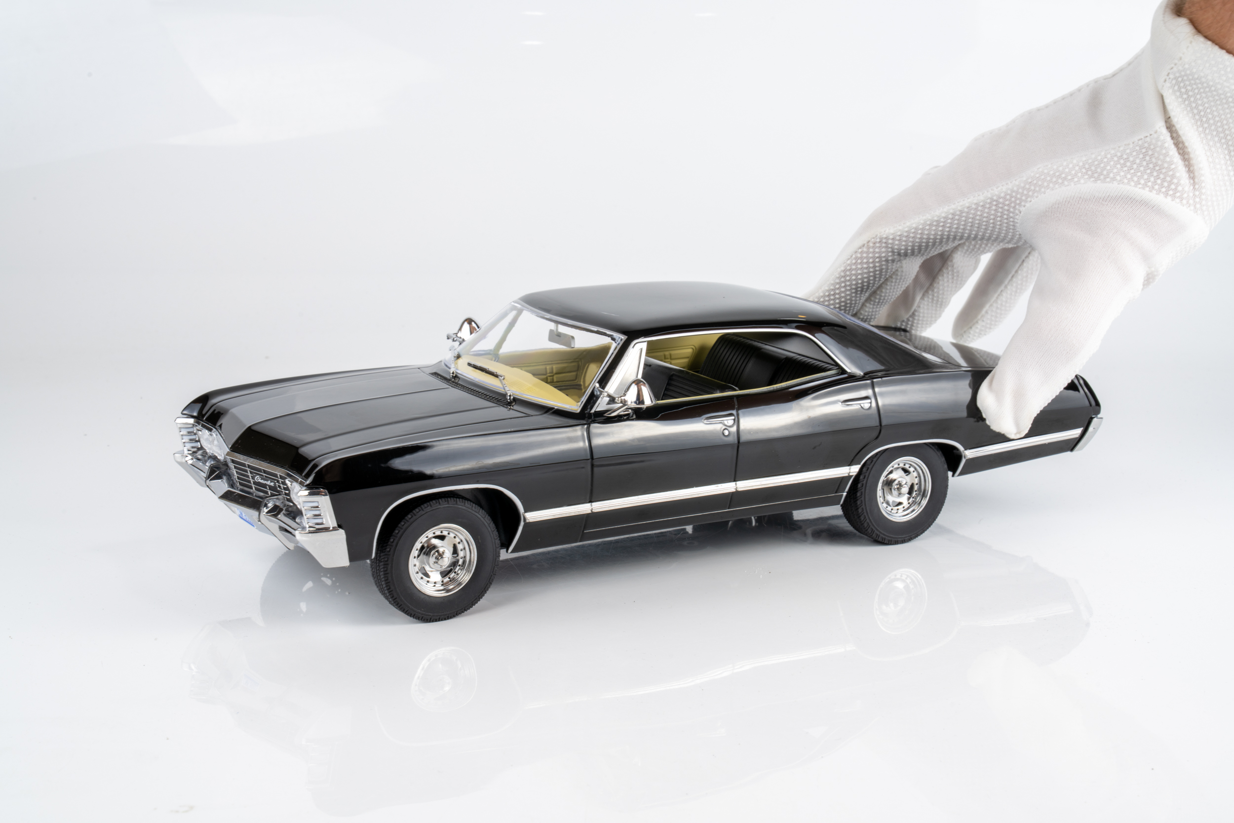 MCG 1:18 Chevrolet Impala Black 1967 from "Supernatural" TV Series (MCG181006) Diecast Model 3 MCG 1:18 Chevrolet Impala Black 1967 from "Supernatural" TV Series (MCG181006) Diecast Model - Image 3