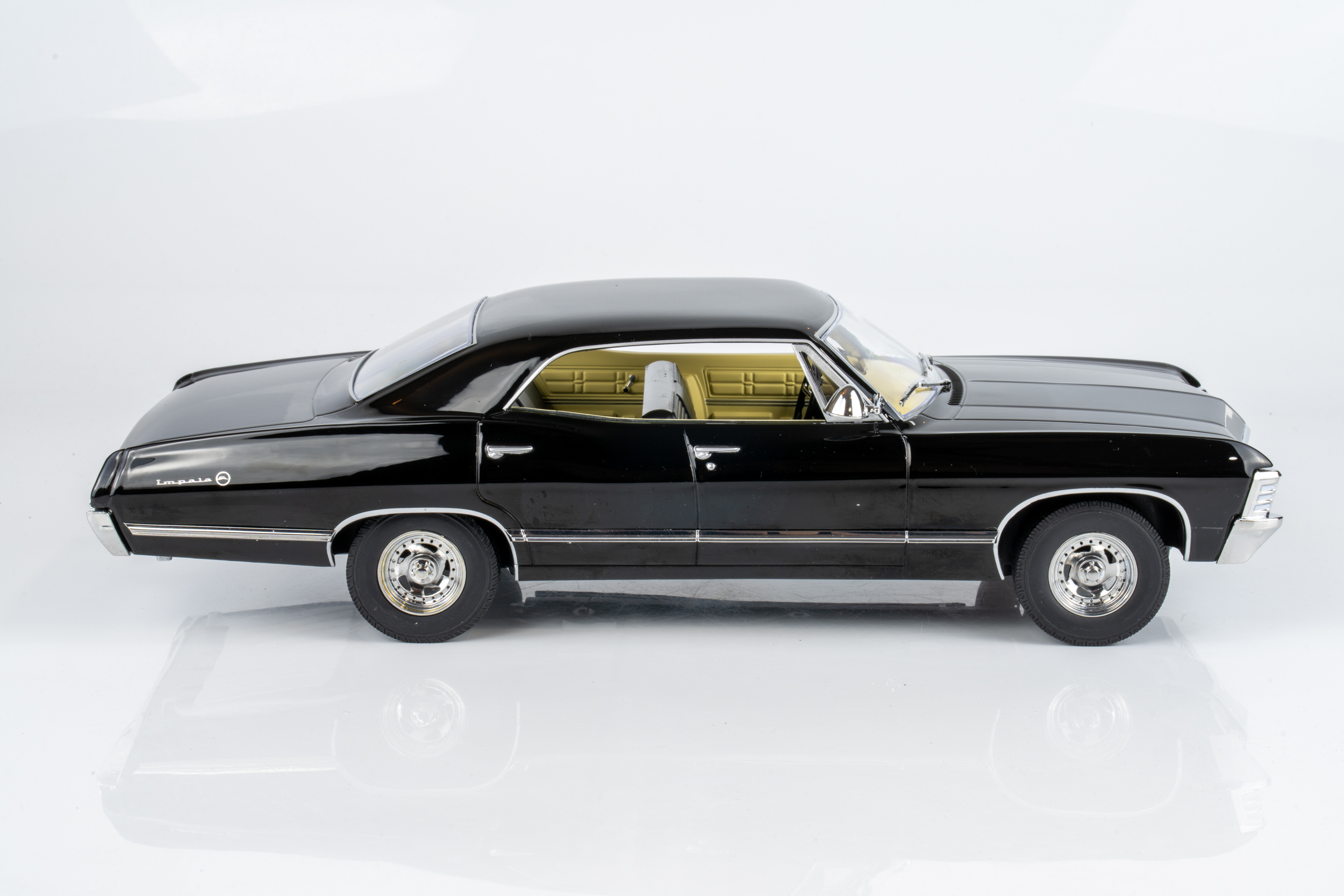 MCG 1:18 Chevrolet Impala Black 1967 from "Supernatural" TV Series (MCG181006) Diecast Model 7 MCG 1:18 Chevrolet Impala Black 1967 from "Supernatural" TV Series (MCG181006) Diecast Model - Image 7