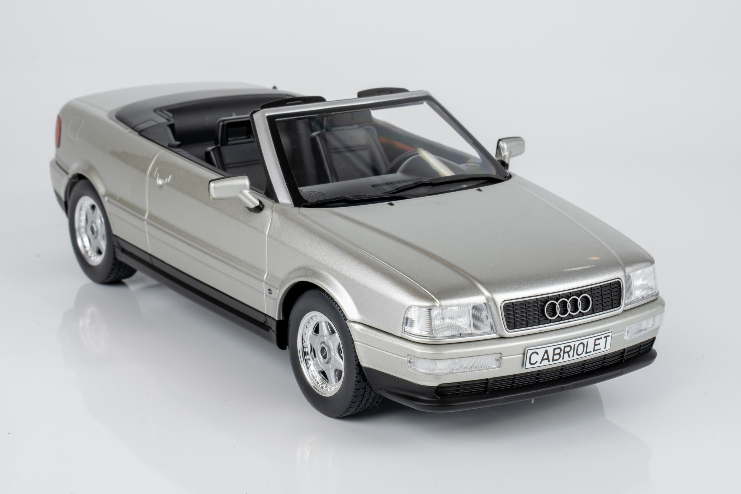 MCG 1:18 Audi 80 Cabriolet 1991 Red (MCG181224) Diecast Model 4 MCG 1:18 Audi 80 Cabriolet 1991 Red (MCG181224) Diecast Model - Image 4
