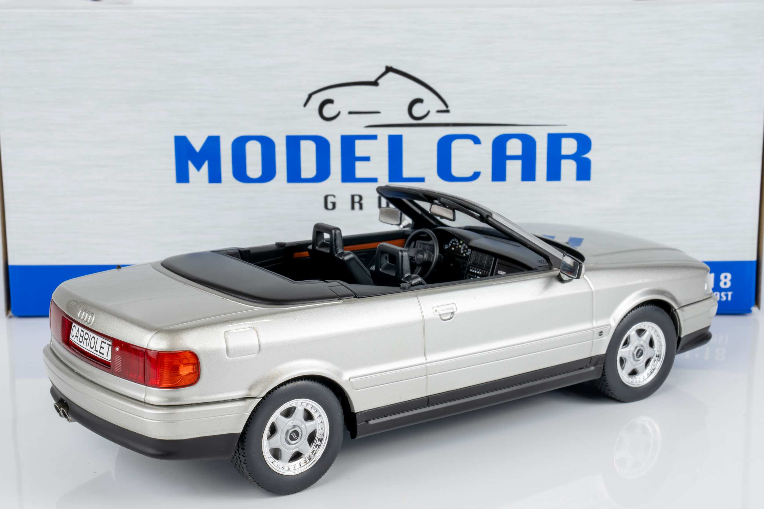 MCG 1:18 Audi 80 Cabriolet 1991 Red (MCG181224) Diecast Model 2 MCG 1:18 Audi 80 Cabriolet 1991 Red (MCG181224) Diecast Model - Image 2