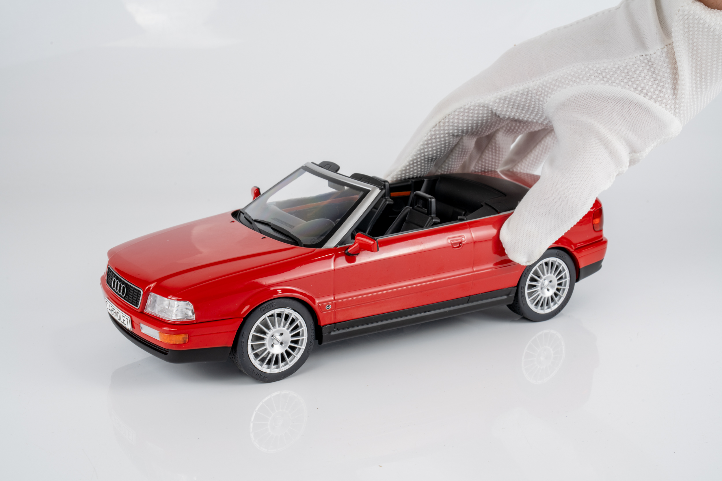 MCG 1:18 Audi 80 Cabriolet 1991 Silver (MCG181225) Diecast Model 3 MCG 1:18 Audi 80 Cabriolet 1991 Silver (MCG181225) Diecast Model - Image 3
