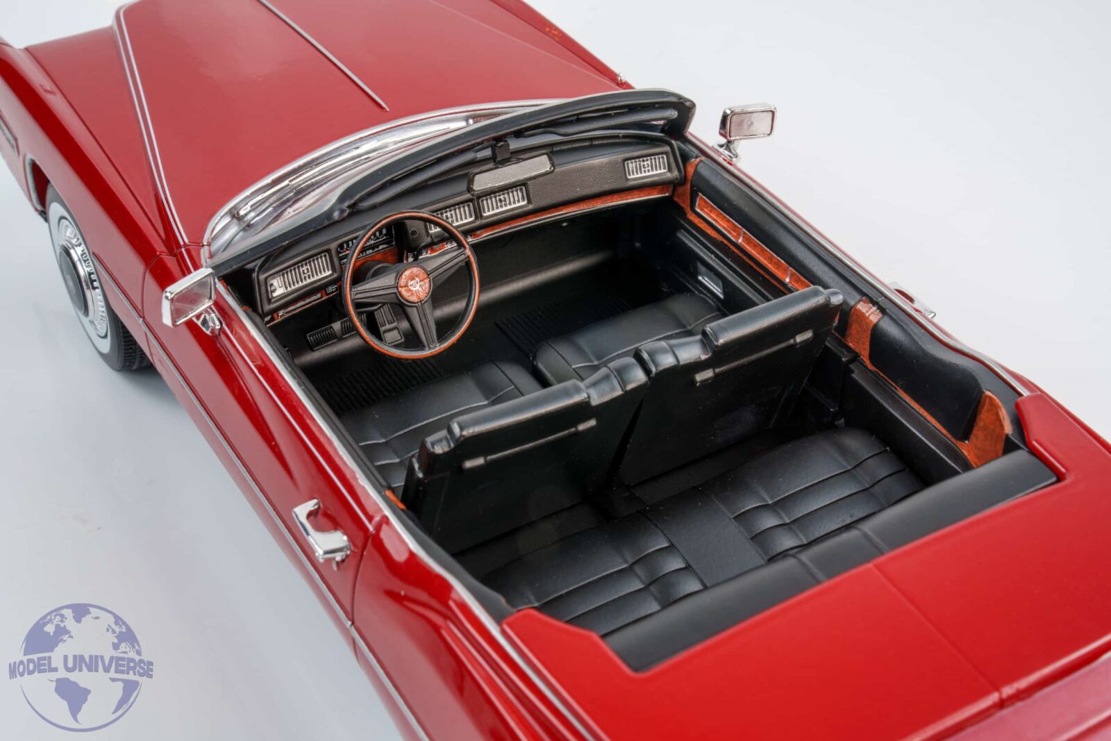 MCG 1:18 Cadillac Eldorado Convertible 1976 Metallic Red (MCG18471