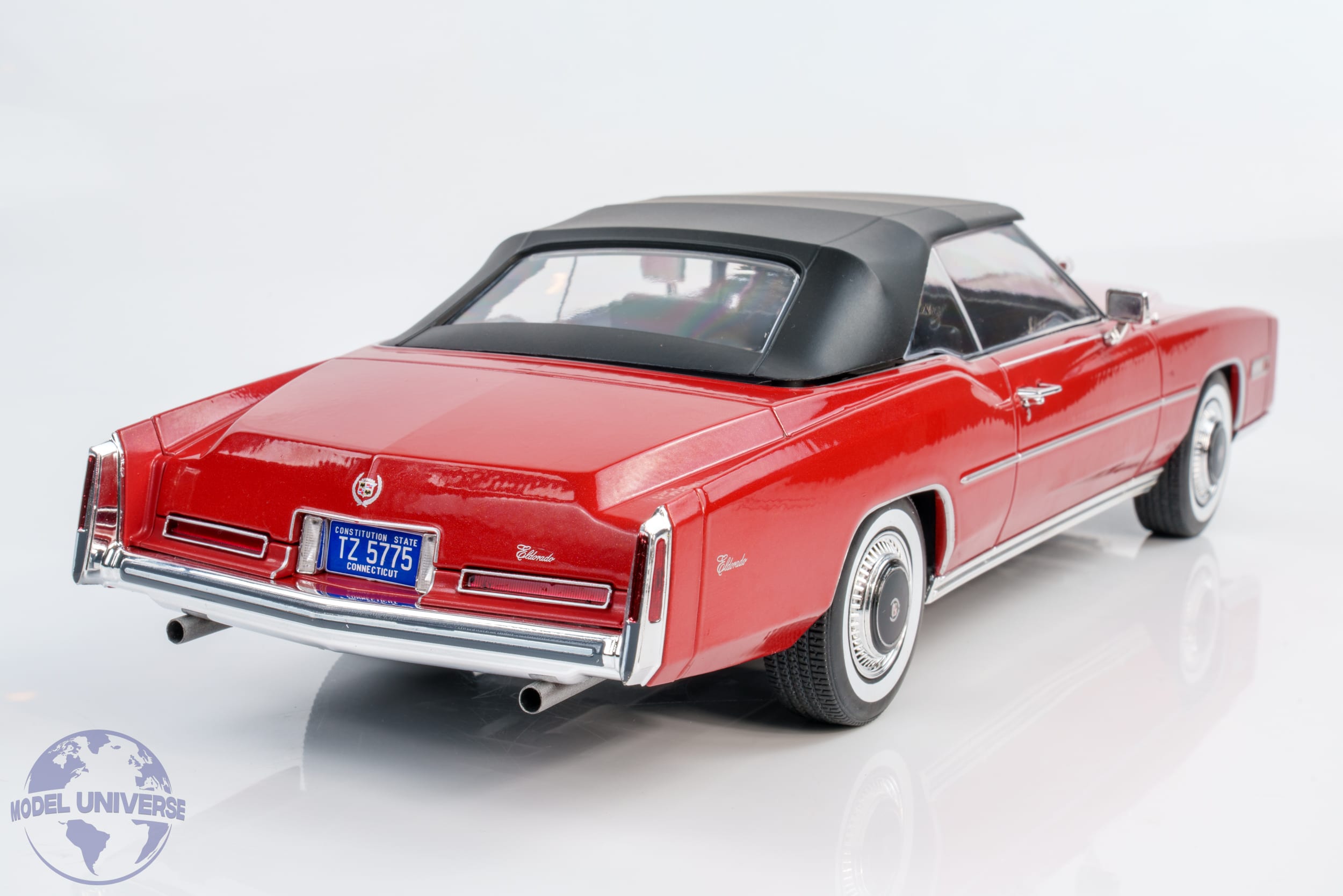 MCG 1:18 Cadillac Eldorado Convertible 1976 Metallic Red (MCG18471