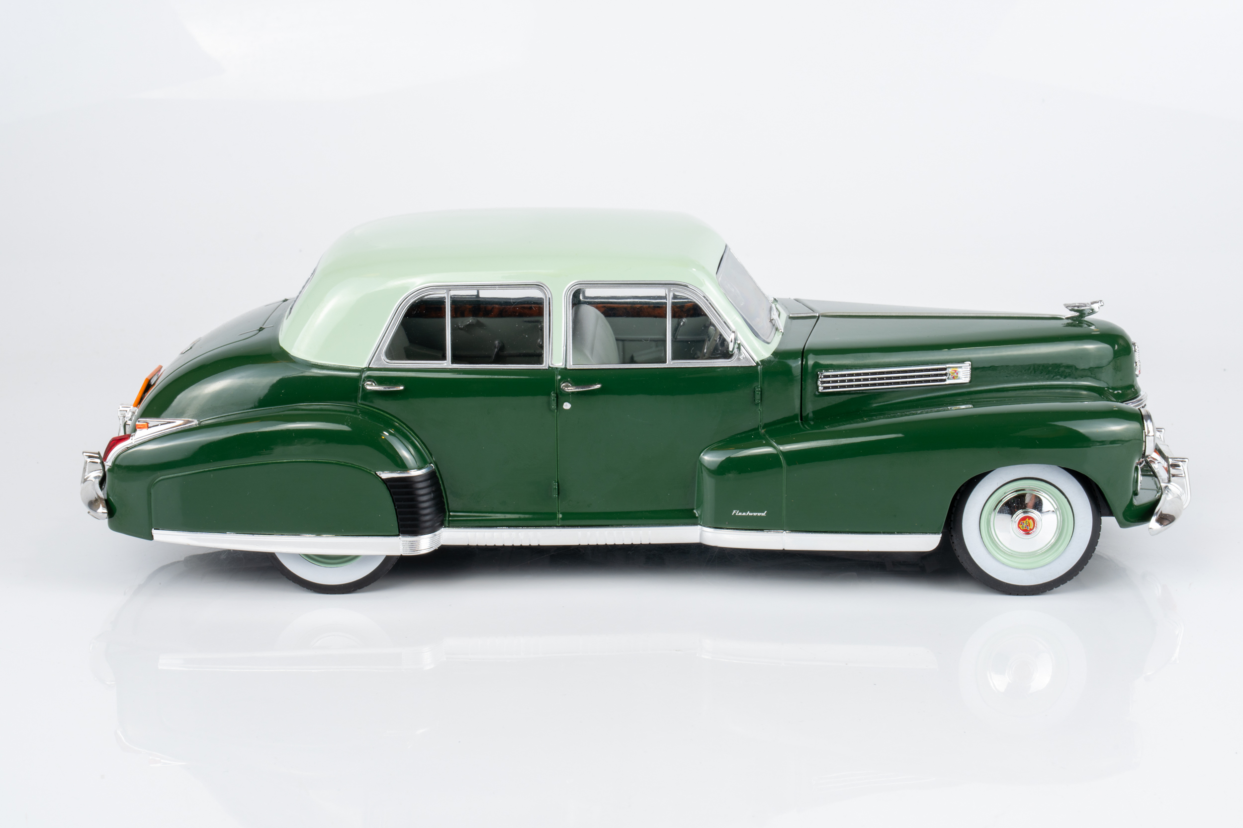 MCG 1:18 Cadillac Fleetwood Series 60 Special Sedan 1941 Light Green/Dark Green (MCG18657) Diecast Model 6 MCG 1:18 Cadillac Fleetwood Series 60 Special Sedan 1941 Light Green/Dark Green (MCG18657) Diecast Model - Image 6