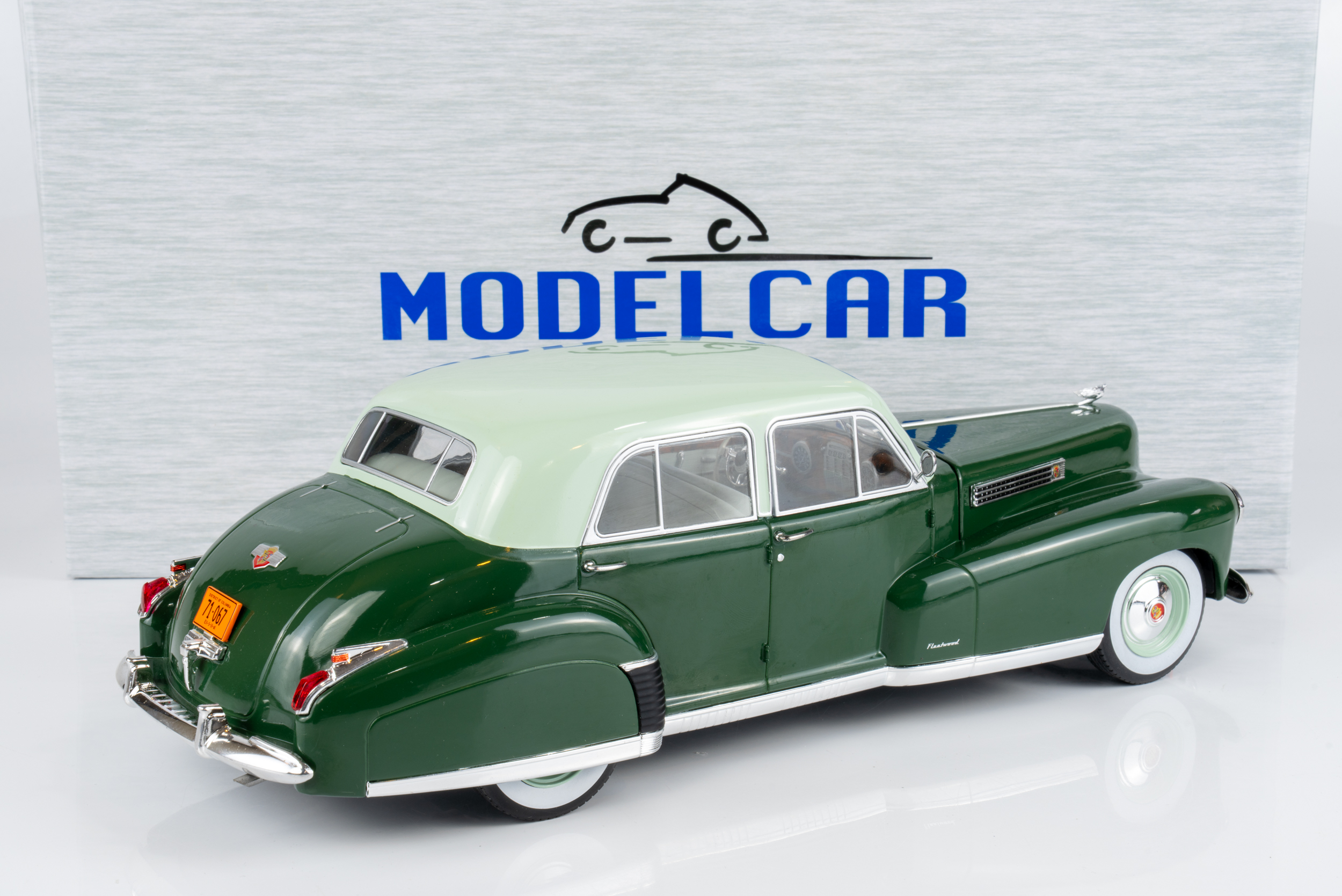 MCG 1:18 Cadillac Fleetwood Series 60 Special Sedan 1941 Light Green/Dark Green (MCG18657) Diecast Model 2 MCG 1:18 Cadillac Fleetwood Series 60 Special Sedan 1941 Light Green/Dark Green (MCG18657) Diecast Model - Image 2