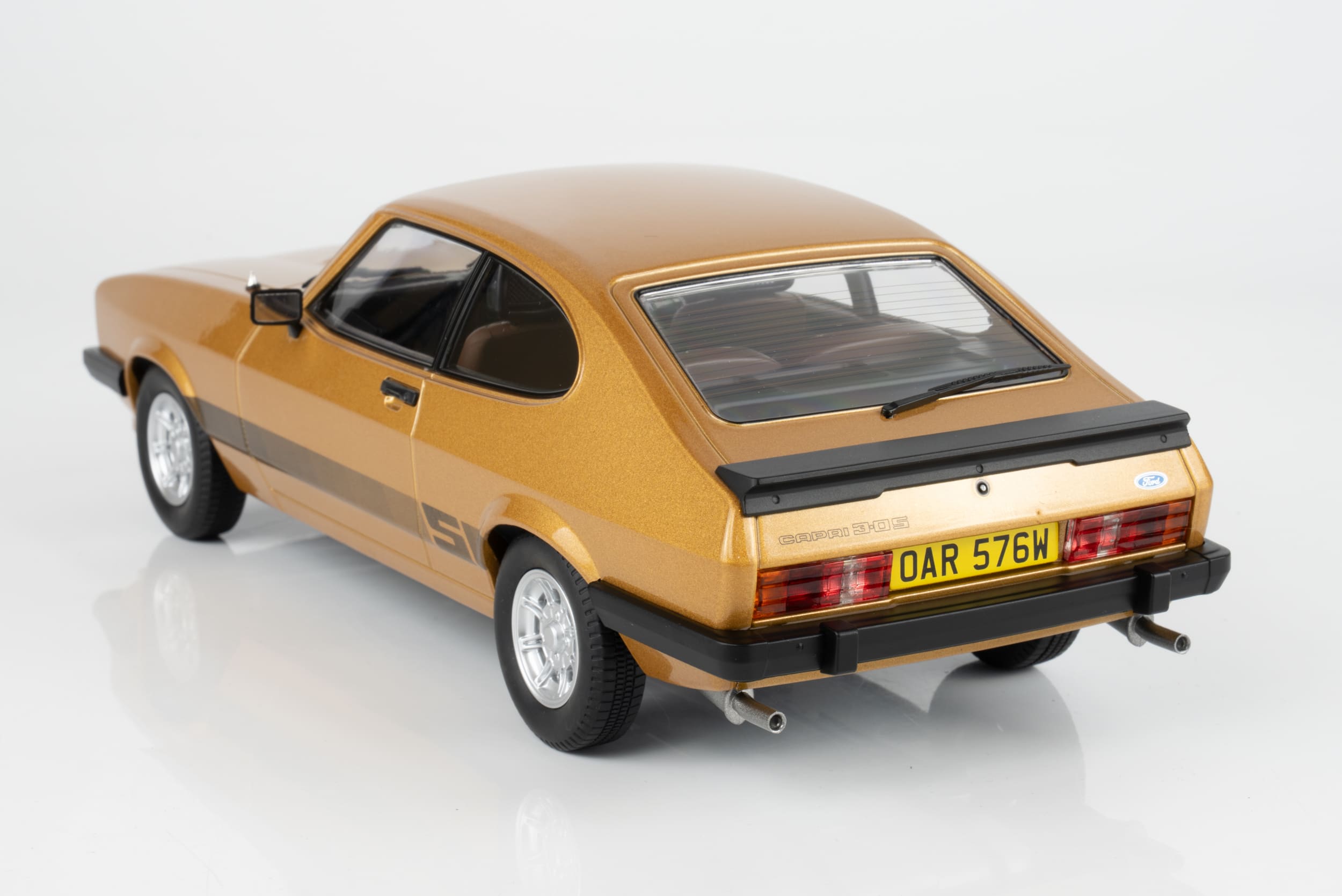 MCG 1:18 Ford Capri Mk3 3.0S Oyster Gold from "The Professionals" TV Series 1978 (MCG18798) Limited Edition Diecast Model 6 MCG 1:18 Ford Capri Mk3 3.0S Oyster Gold from "The Professionals" TV Series 1978 (MCG18798) Limited Edition Diecast Model - Image 6