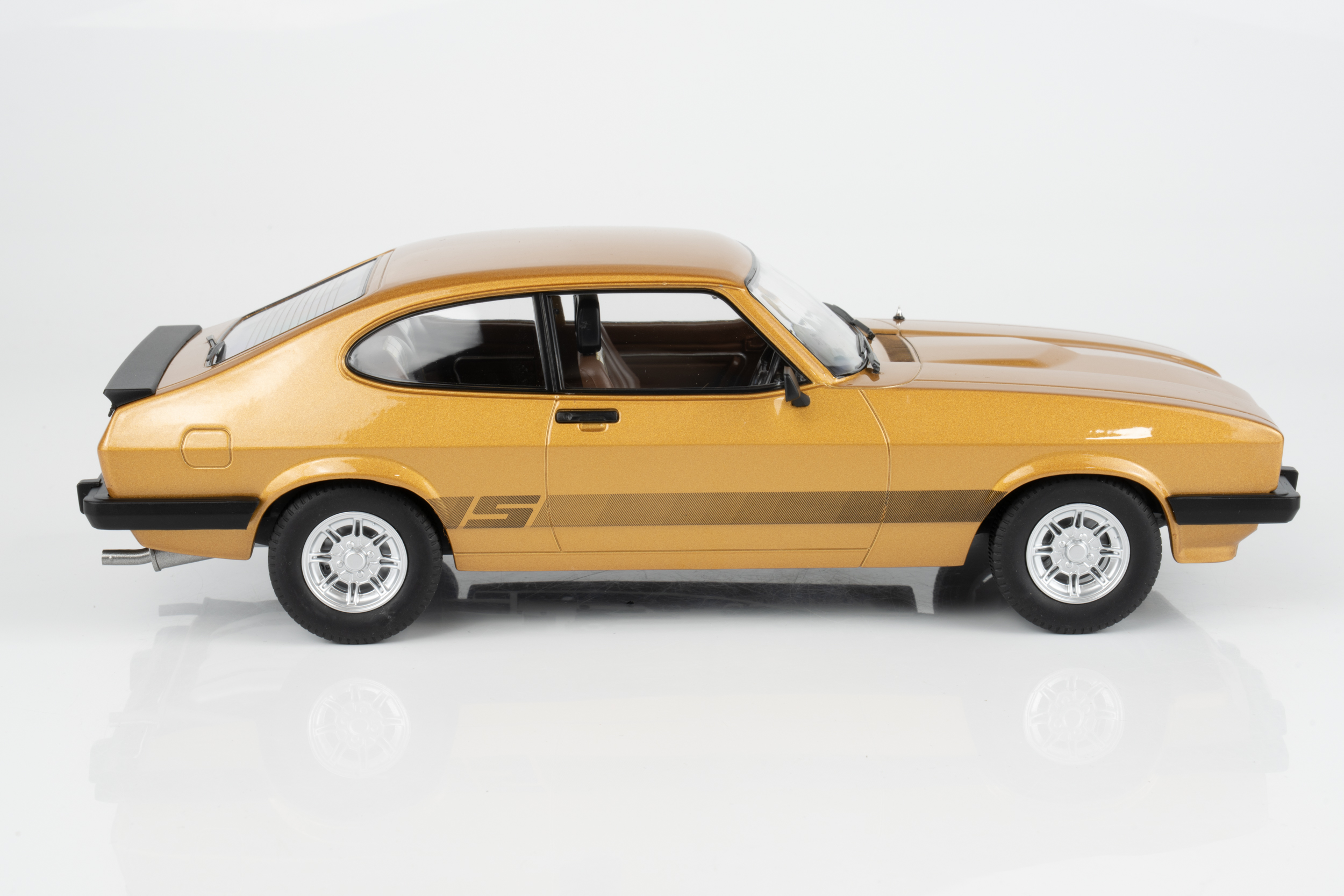 MCG 1:18 Ford Capri Mk3 3.0S Oyster Gold from "The Professionals" TV Series 1978 (MCG18798) Limited Edition Diecast Model 7 MCG 1:18 Ford Capri Mk3 3.0S Oyster Gold from "The Professionals" TV Series 1978 (MCG18798) Limited Edition Diecast Model - Image 7