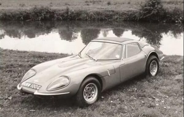 Matrix 1:43 Marcos 3-Litre GT Green 1968-71 (MX41313-013) Limited Edition Resin Model 11 Matrix 1:43 Marcos 3-Litre GT Green 1968-71 (MX41313-013) Limited Edition Resin Model
