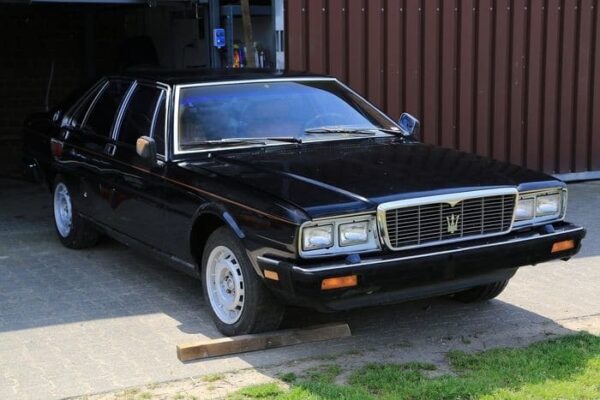 Cult Scale - 1:18 Maserati Quatroporte III Black 1979-1985 - Limited Edition Resin Model