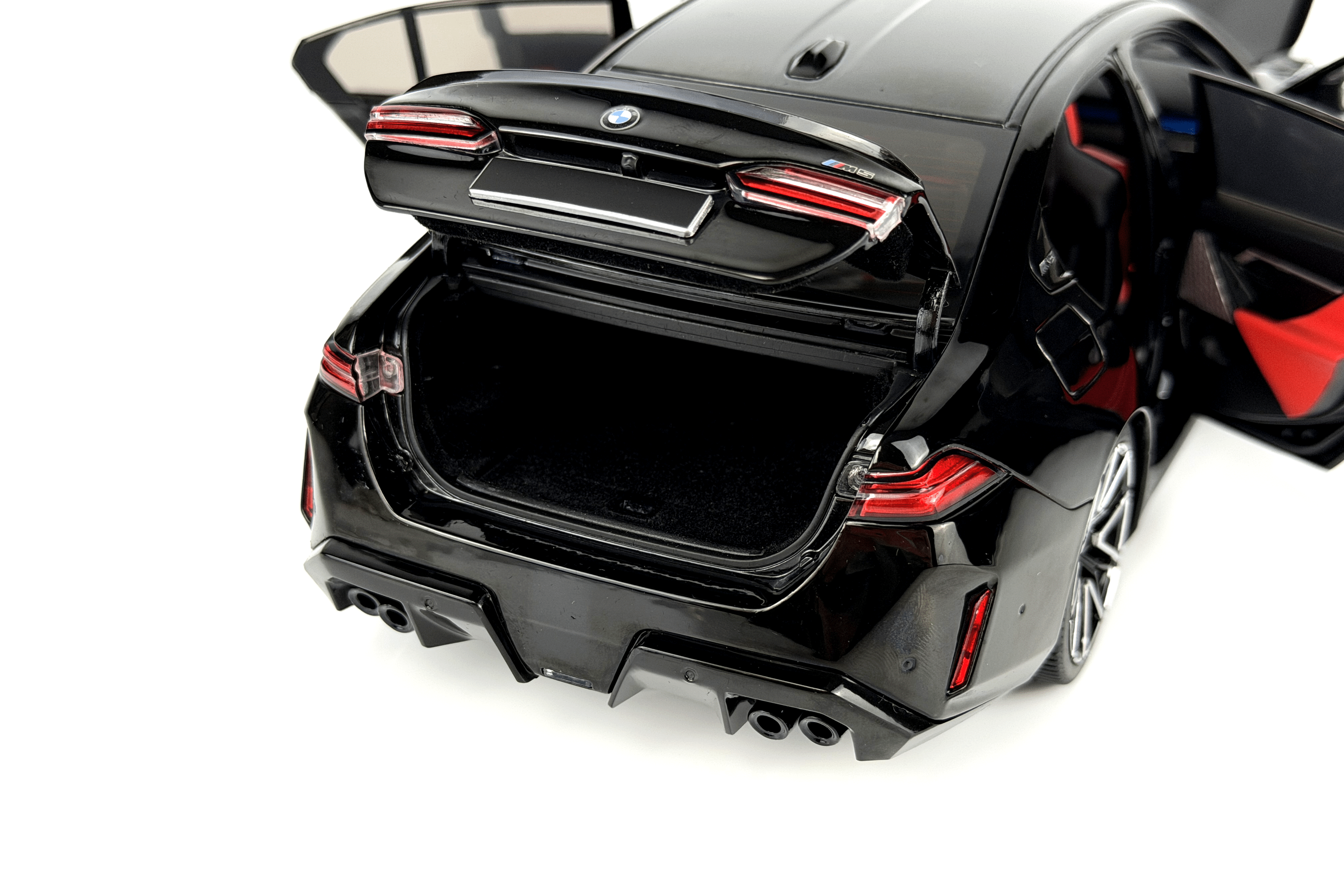 Minichamps 1:18 BMW M5 2024 (G90) 2024 Black (110023801) Diecast Model 12 Minichamps 1:18 BMW M5 2024 (G90) 2024 Black (110023801) Diecast Model - Image 12