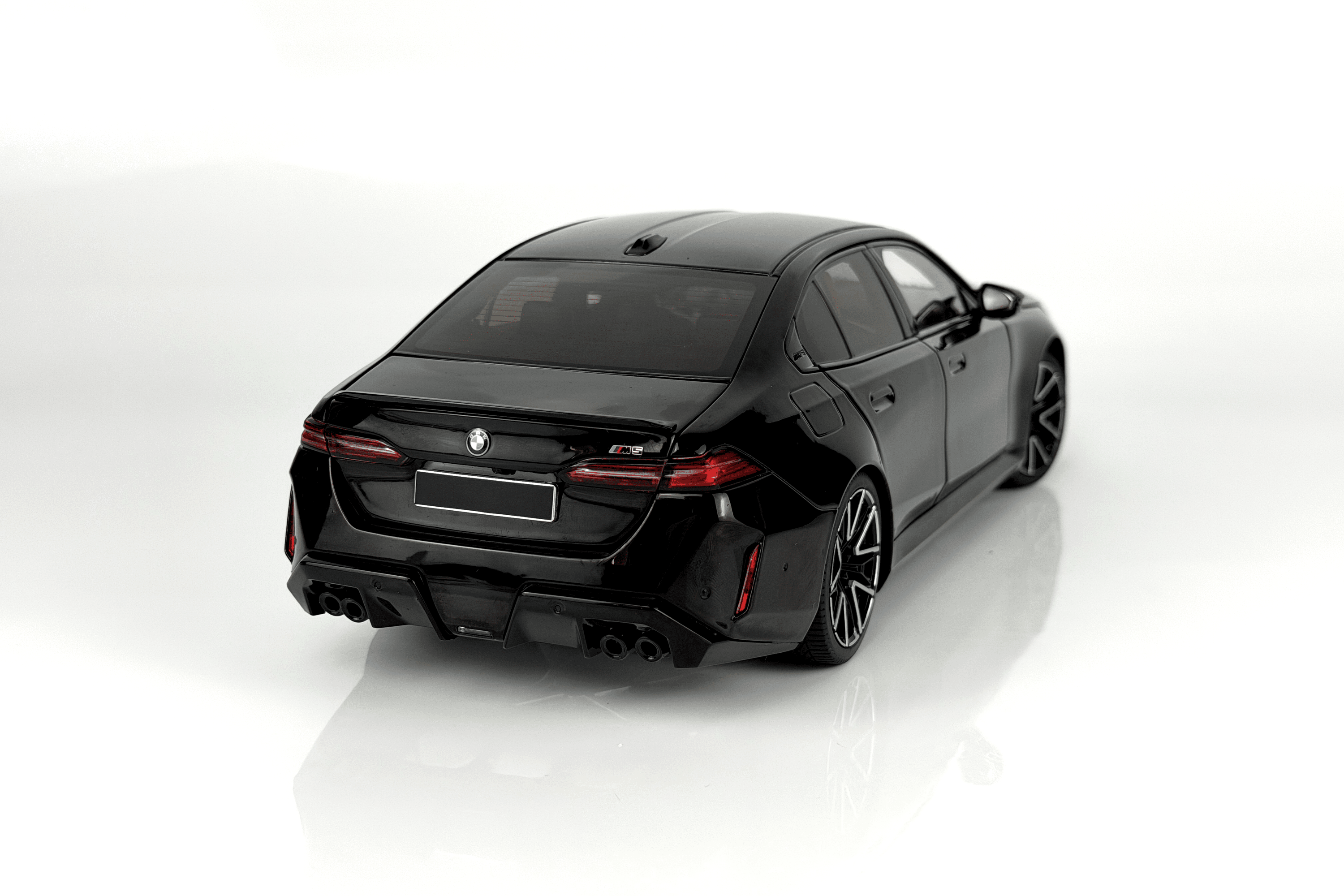 Minichamps 1:18 BMW M5 2024 (G90) 2024 Black (110023801) Diecast Model 11 Minichamps 1:18 BMW M5 2024 (G90) 2024 Black (110023801) Diecast Model - Image 11