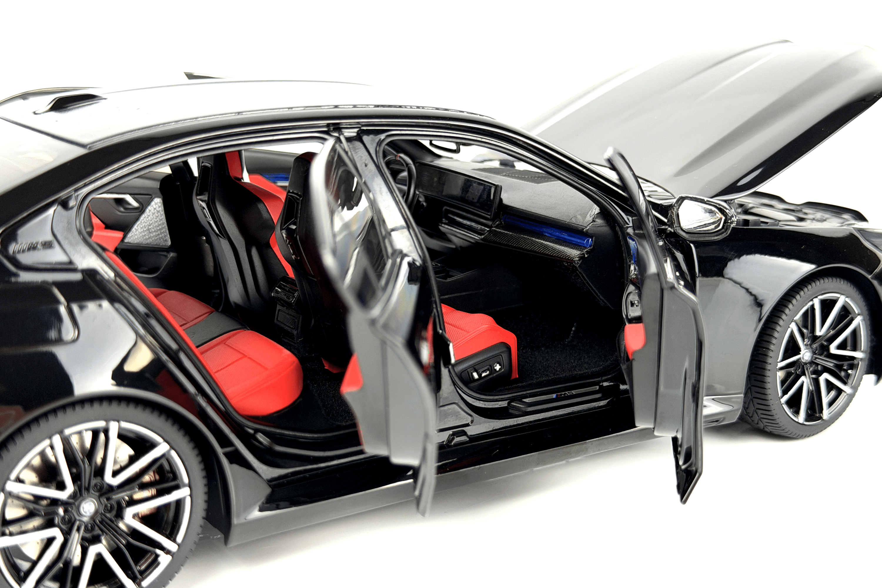 Minichamps 1:18 BMW M5 2024 (G90) 2024 Black (110023801) Diecast Model 6 Minichamps 1:18 BMW M5 2024 (G90) 2024 Black (110023801) Diecast Model - Image 6