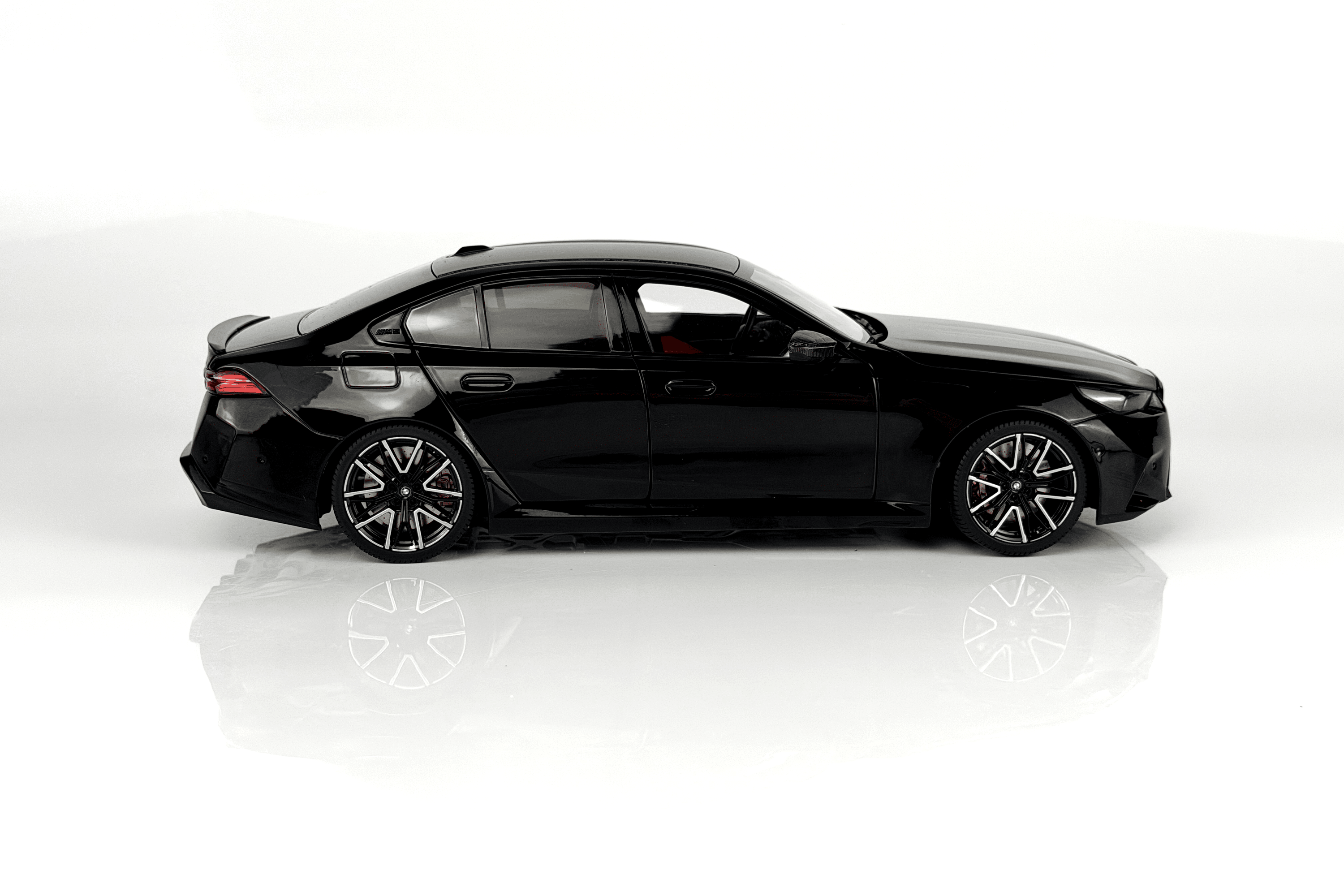 Minichamps 1:18 BMW M5 2024 (G90) 2024 Black (110023801) Diecast Model 13 Minichamps 1:18 BMW M5 2024 (G90) 2024 Black (110023801) Diecast Model - Image 13
