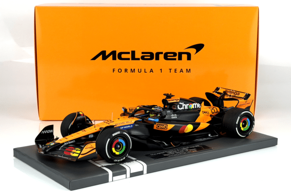 Minichamps 1:18 McLaren Formula 1 Team MCL39 Oscar Piastri #81 Winner China GP 2025 (537251981) Resin Model