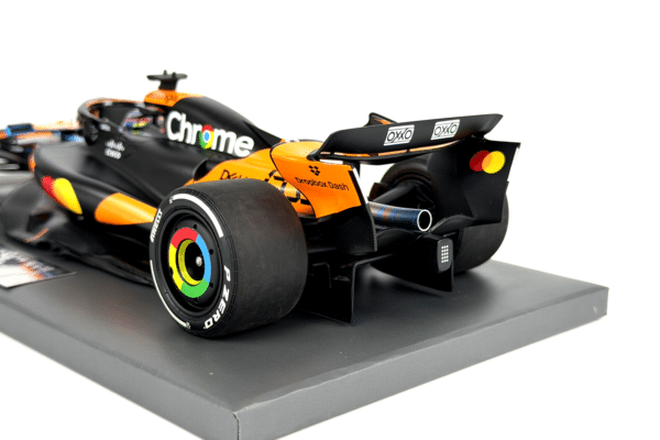 Minichamps 1:18 McLaren Formula 1 Team MCL39 Oscar Piastri #81 Winner China GP 2025 (537251981) Resin Model 22 Minichamps 1:18 McLaren Formula 1 Team MCL39 Oscar Piastri #81 Winner China GP 2025 (537251981) Resin Model