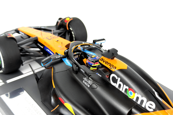 Minichamps 1:18 McLaren Formula 1 Team MCL39 Oscar Piastri #81 Winner China GP 2025 (537251981) Resin Model 23 Minichamps 1:18 McLaren Formula 1 Team MCL39 Oscar Piastri #81 Winner China GP 2025 (537251981) Resin Model