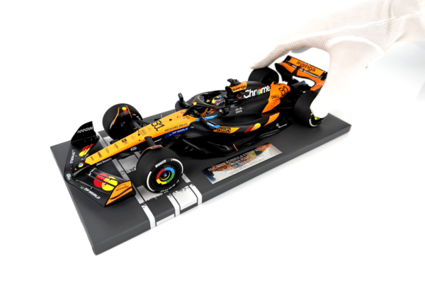 Minichamps 1:18 McLaren Formula 1 Team MCL39 Oscar Piastri #81 Winner China GP 2025 (537251981) Resin Model 29 Minichamps 1:18 McLaren Formula 1 Team MCL39 Oscar Piastri #81 Winner China GP 2025 (537251981) Resin Model