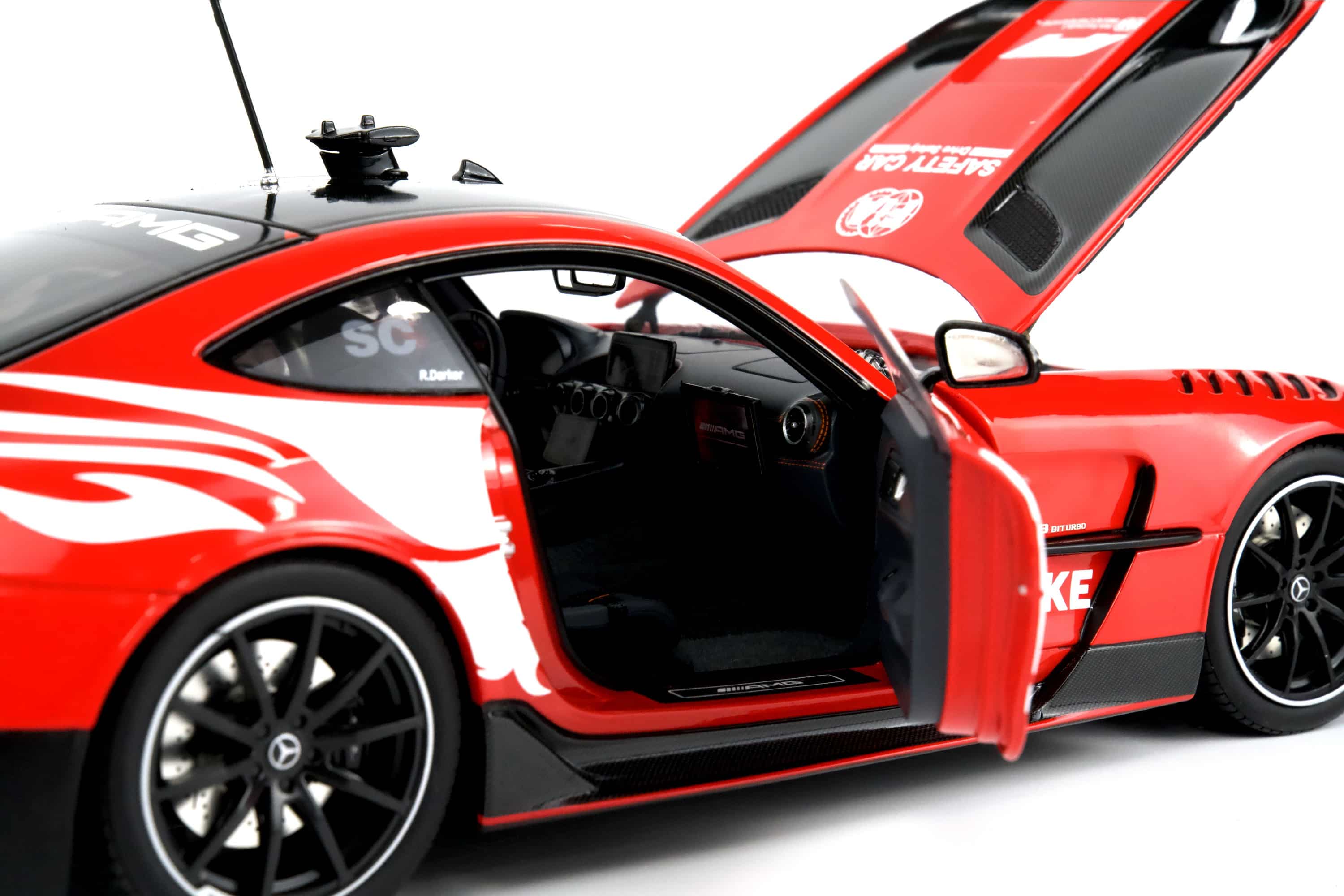 Minichamps 1:18 Mercedes-AMG GT Black Series F1 Safety Car CrowdStrike 2025 (110032091) Diecast Model 12 Minichamps 1:18 Mercedes-AMG GT Black Series F1 Safety Car CrowdStrike 2025 (110032091) Diecast Model - Image 12