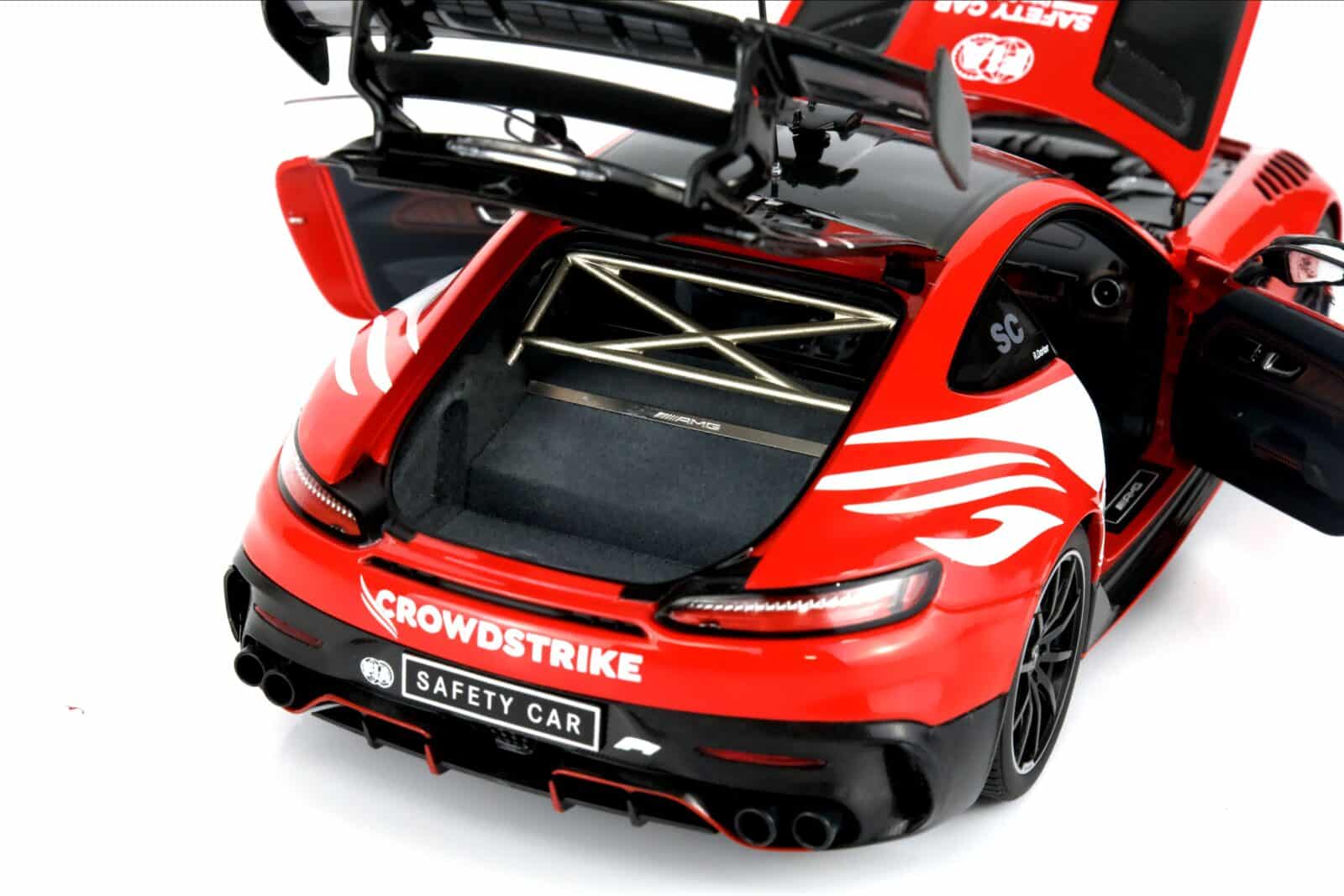 Minichamps 1:18 Mercedes-AMG GT Black Series F1 Safety Car