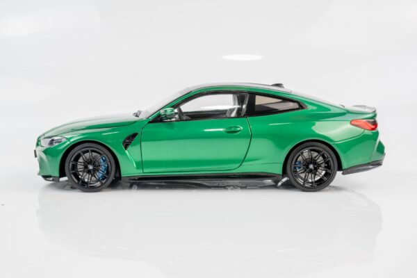 Minichamps - 1:18 BMW M4 (G82) Green Metallic 2024 (110020142) Diecast Model 21 Minichamps - 1:18 BMW M4 (G82) Green Metallic 2024 (110020142) Diecast Model