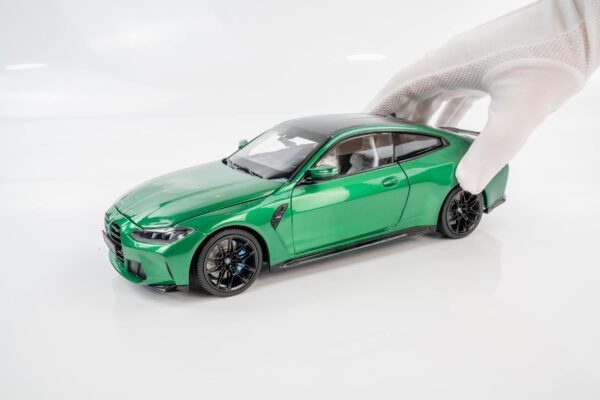 Minichamps - 1:18 BMW M4 (G82) Green Metallic 2024 (110020142) Diecast Model 15 Minichamps - 1:18 BMW M4 (G82) Green Metallic 2024 (110020142) Diecast Model
