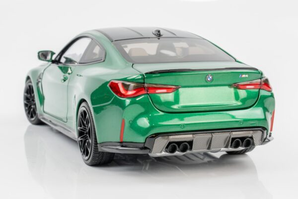 Minichamps - 1:18 BMW M4 (G82) Green Metallic 2024 (110020142) Diecast Model 20 Minichamps - 1:18 BMW M4 (G82) Green Metallic 2024 (110020142) Diecast Model