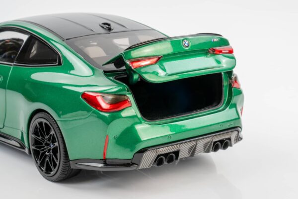 Minichamps - 1:18 BMW M4 (G82) Green Metallic 2024 (110020142) Diecast Model 18 Minichamps - 1:18 BMW M4 (G82) Green Metallic 2024 (110020142) Diecast Model