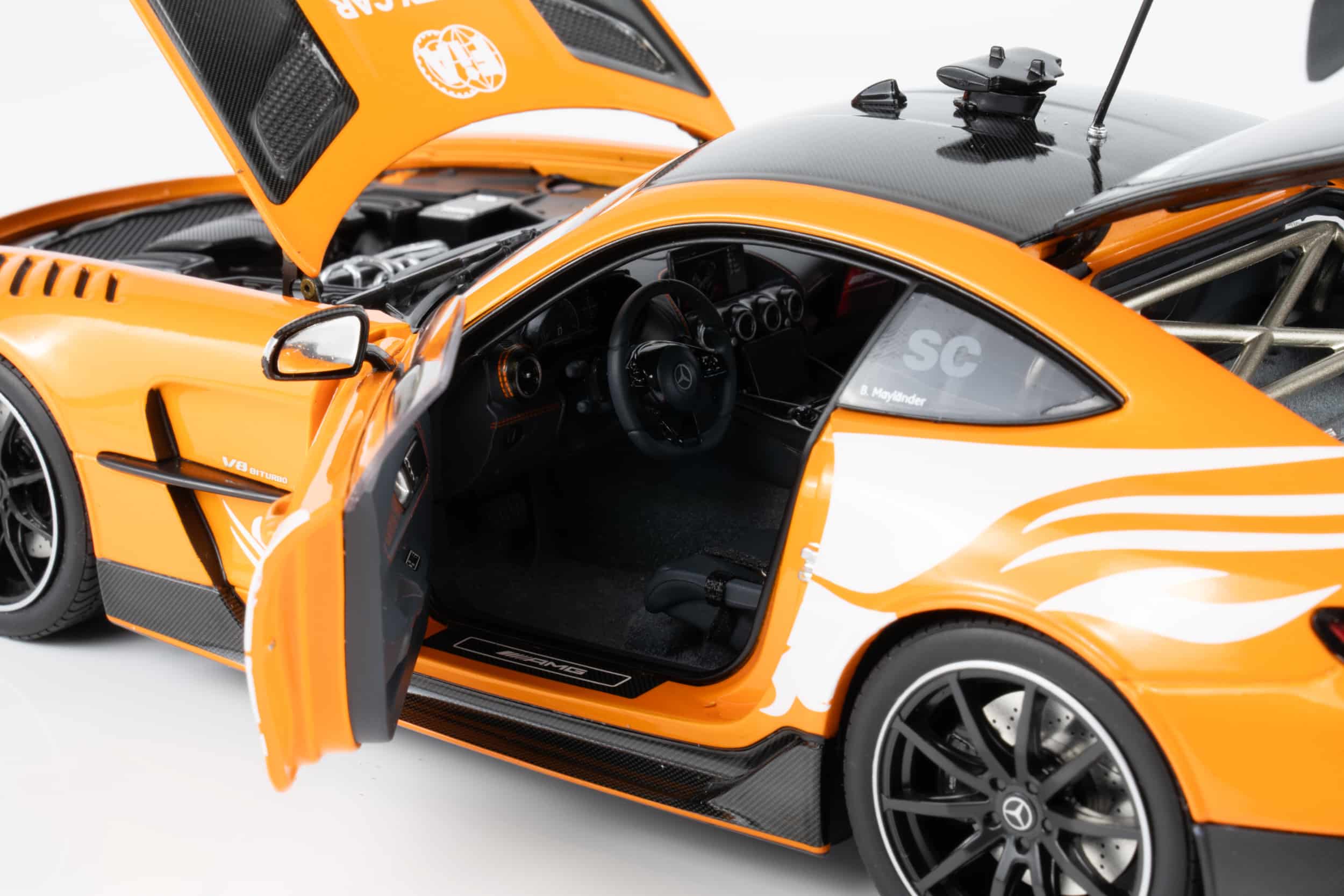 Minichamps 1:18 Mercedes-AMG GT Black Series F1 Safety Car Special Livery British GP 2025 (110032092) Diecast Model 6 Minichamps 1:18 Mercedes-AMG GT Black Series F1 Safety Car Special Livery British GP 2025 (110032092) Diecast Model - Image 6