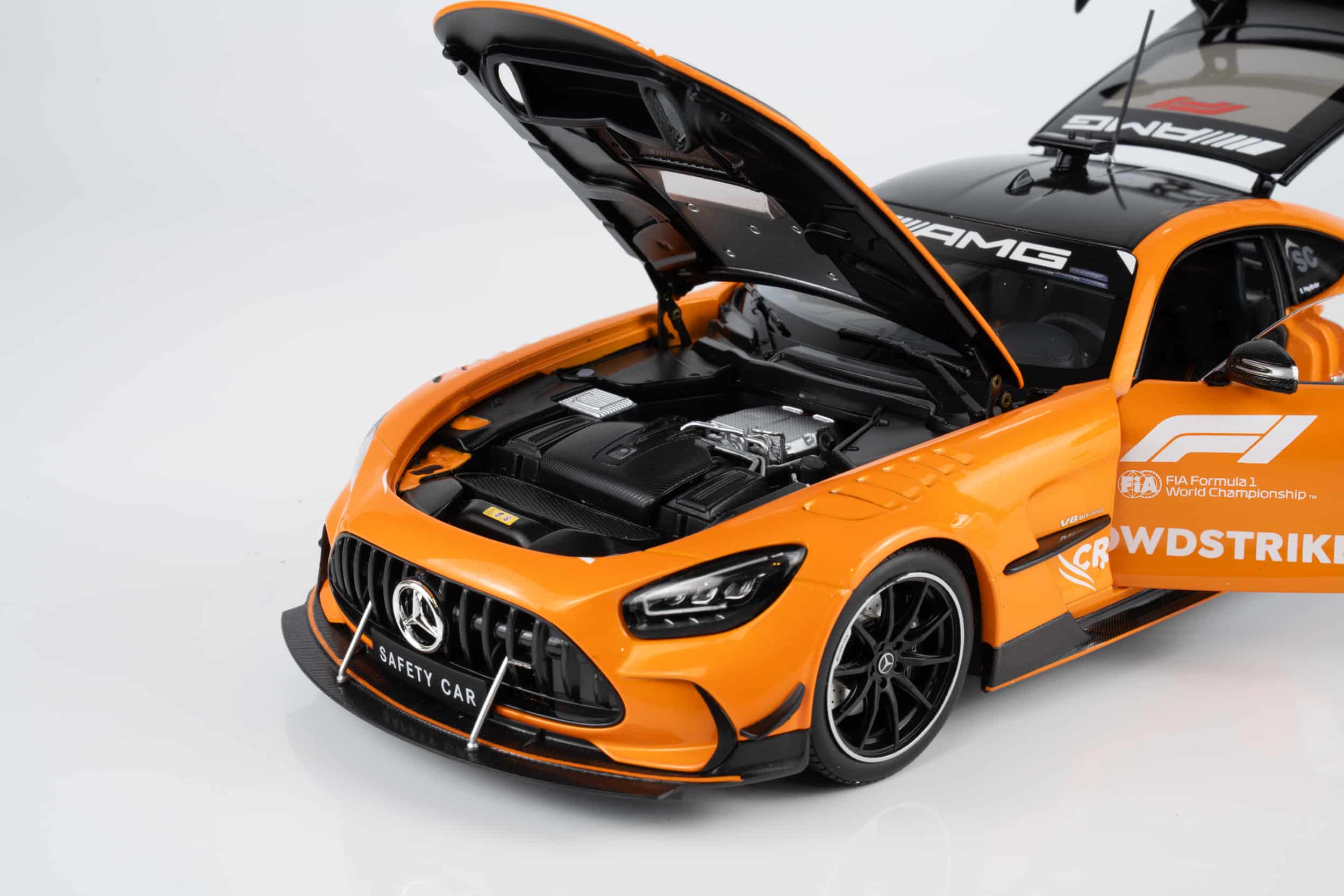 Minichamps 1:18 Mercedes-AMG GT Black Series F1 Safety Car Special Livery British GP 2025 (110032092) Diecast Model 7 Minichamps 1:18 Mercedes-AMG GT Black Series F1 Safety Car Special Livery British GP 2025 (110032092) Diecast Model - Image 7