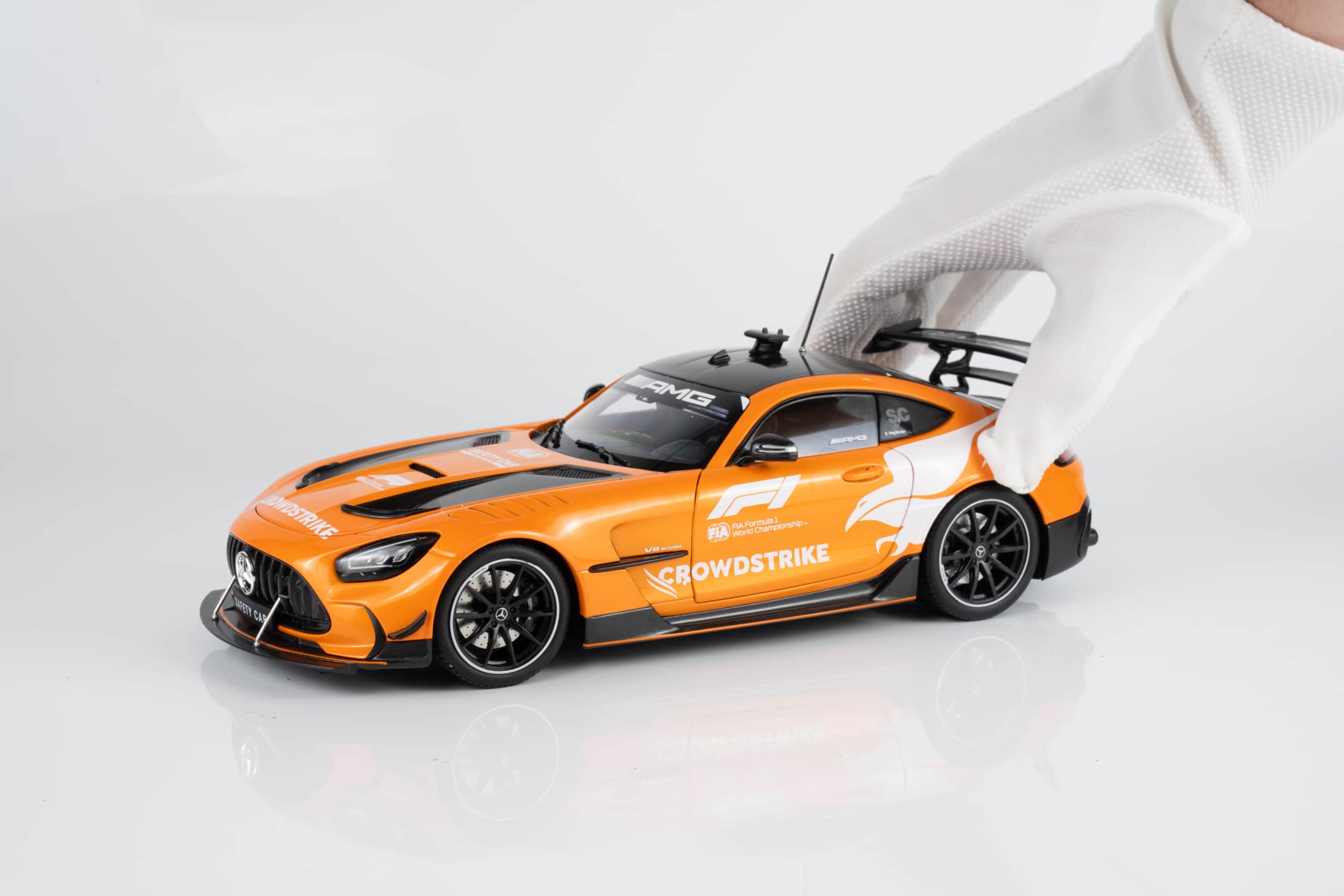 Minichamps 1:18 Mercedes-AMG GT Black Series F1 Safety Car Special Livery British GP 2025 (110032092) Diecast Model 5 Minichamps 1:18 Mercedes-AMG GT Black Series F1 Safety Car Special Livery British GP 2025 (110032092) Diecast Model - Image 5