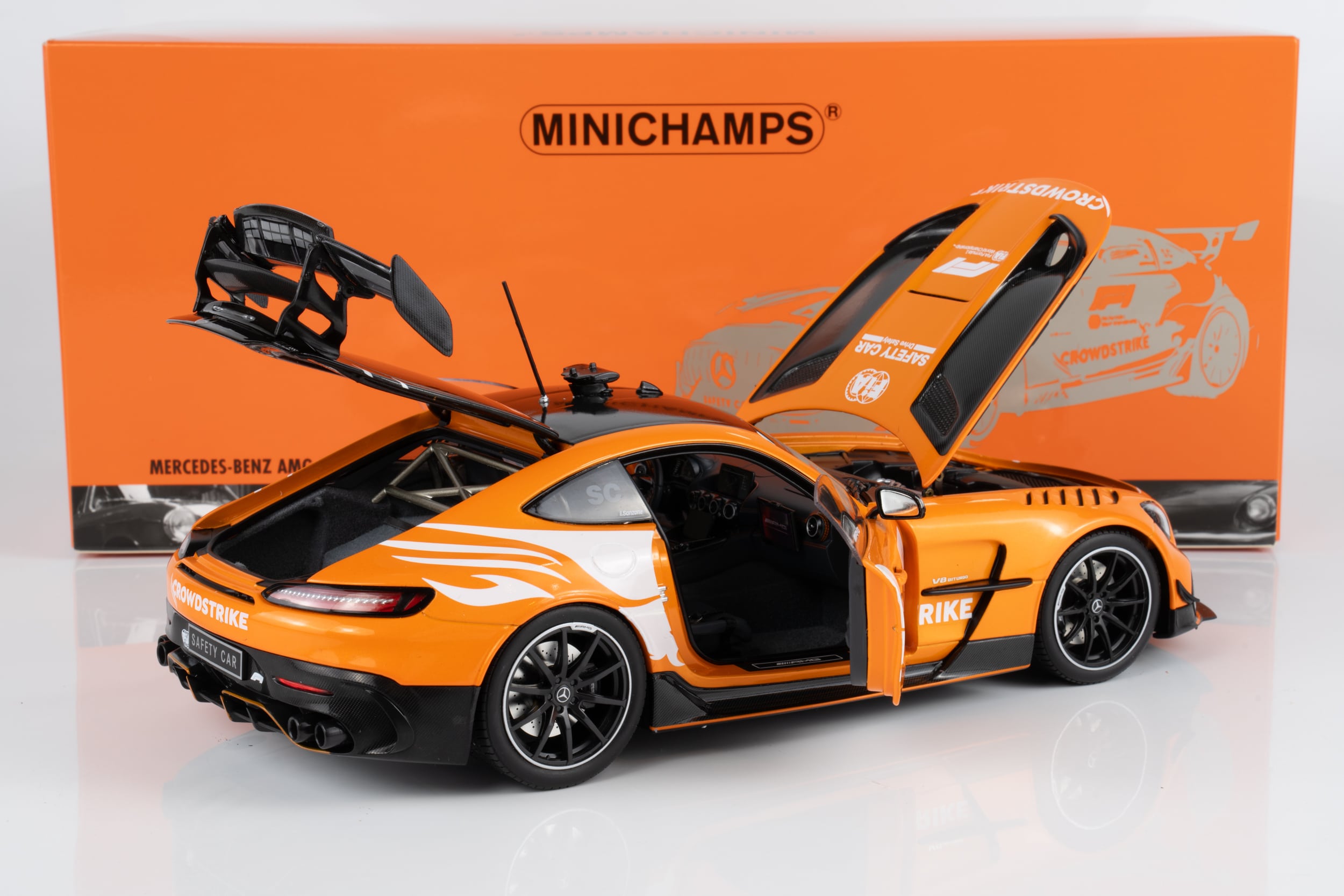 Minichamps 1:18 Mercedes-AMG GT Black Series F1 Safety Car Special Livery British GP 2025 (110032092) Diecast Model 3 Minichamps 1:18 Mercedes-AMG GT Black Series F1 Safety Car Special Livery British GP 2025 (110032092) Diecast Model - Image 3