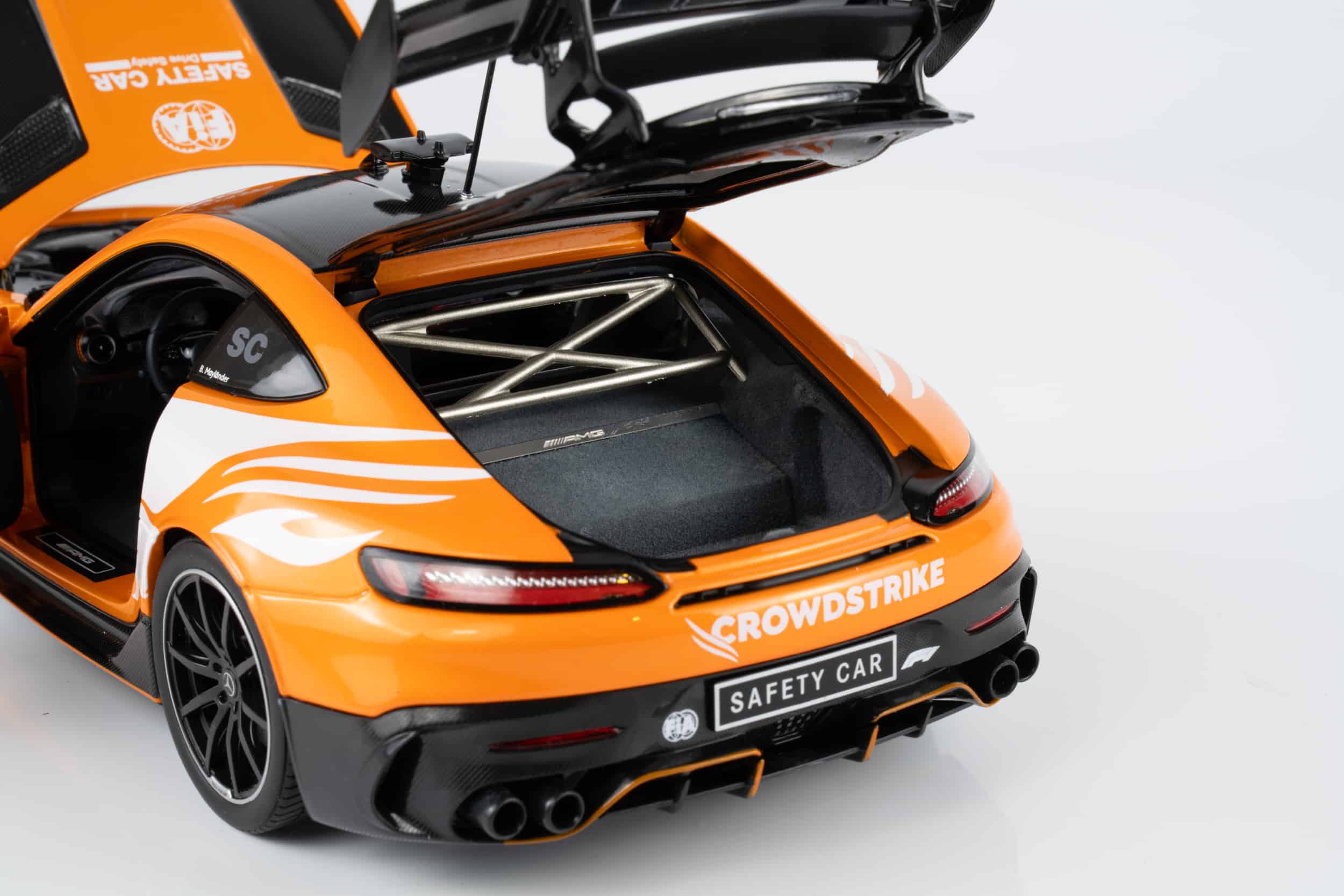 Minichamps 1:18 Mercedes-AMG GT Black Series F1 Safety Car Special Livery British GP 2025 (110032092) Diecast Model 8 Minichamps 1:18 Mercedes-AMG GT Black Series F1 Safety Car Special Livery British GP 2025 (110032092) Diecast Model - Image 8