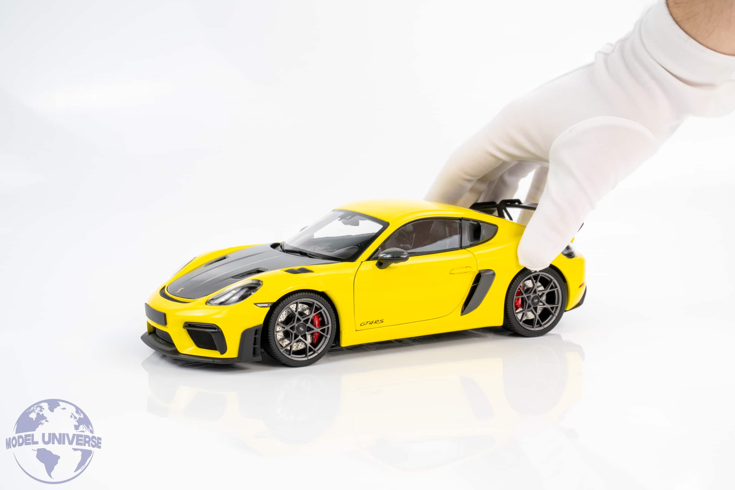 Minichamps - 1:18 Porsche Cayman GT4 RS Yellow w/Weissach Package