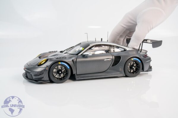 Minichamps - 1:18 Porsche 911 (992) GT3 R Customer Delivery Version Carbon 2024 - Limited Edition Diecast Model 19 Minichamps - 1:18 Porsche 911 (992) GT3 R Customer Delivery Version Carbon 2024 - Limited Edition Diecast Model
